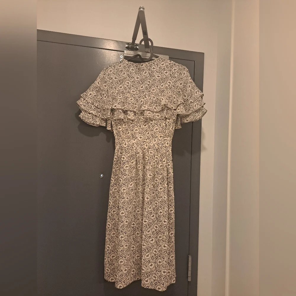 100% silk Rebecca Taylor Floral Ruffle Sleeve Dress - Picture 4 of 6